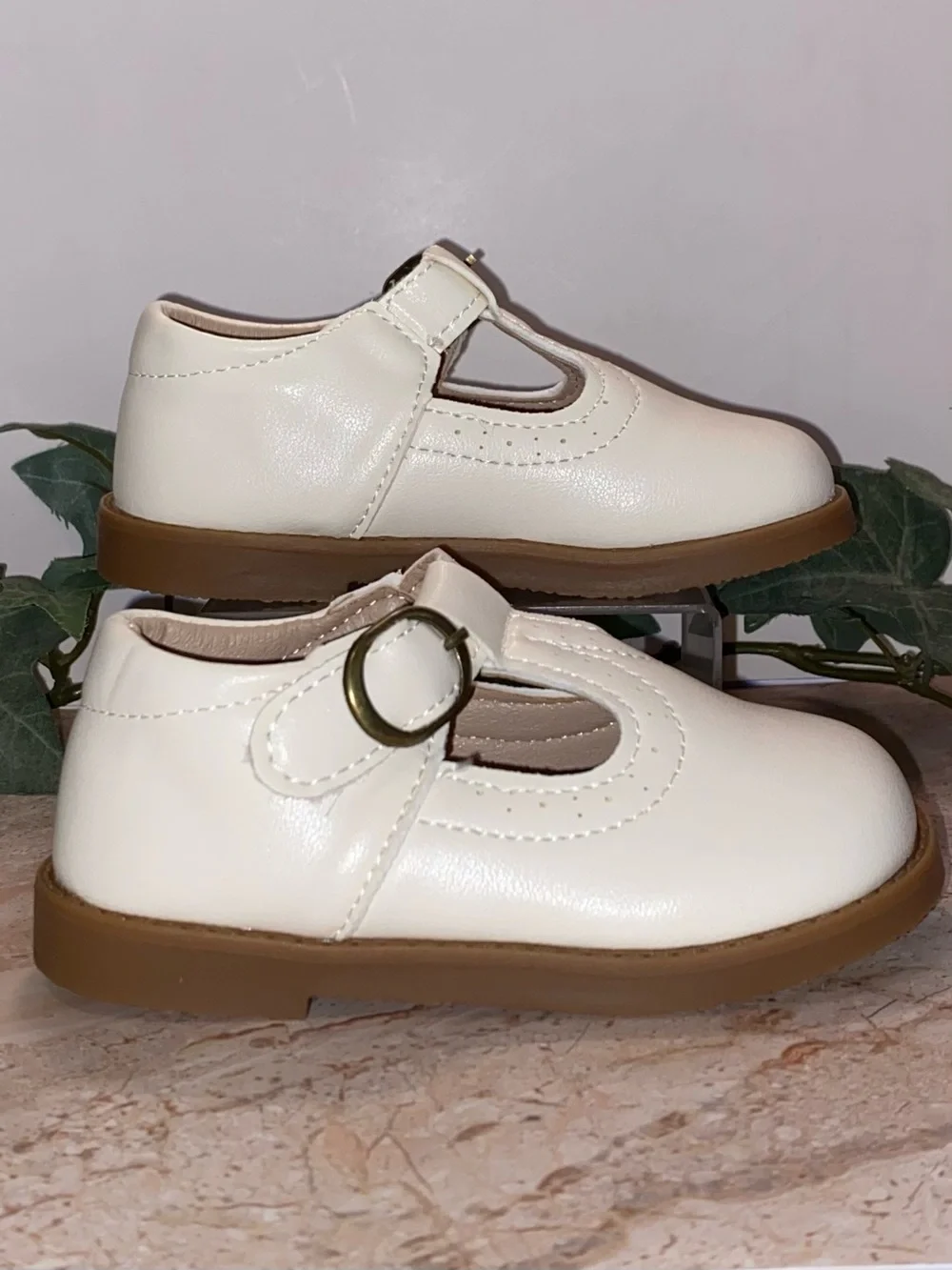 Toddler Girls NWOT Cream T-Strap Oxford Mary Jane Shoes Size 6 US/22 EU